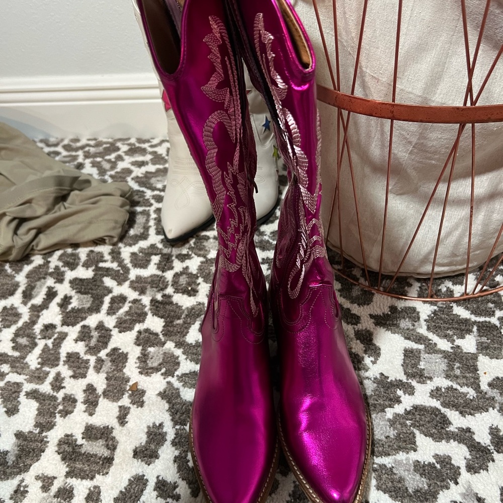 Size 6 cowboy boots worn once